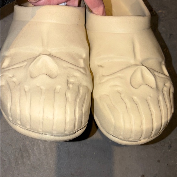 Warren Lotus obligatory foam slides bone size 13 men’s exc condition skull front